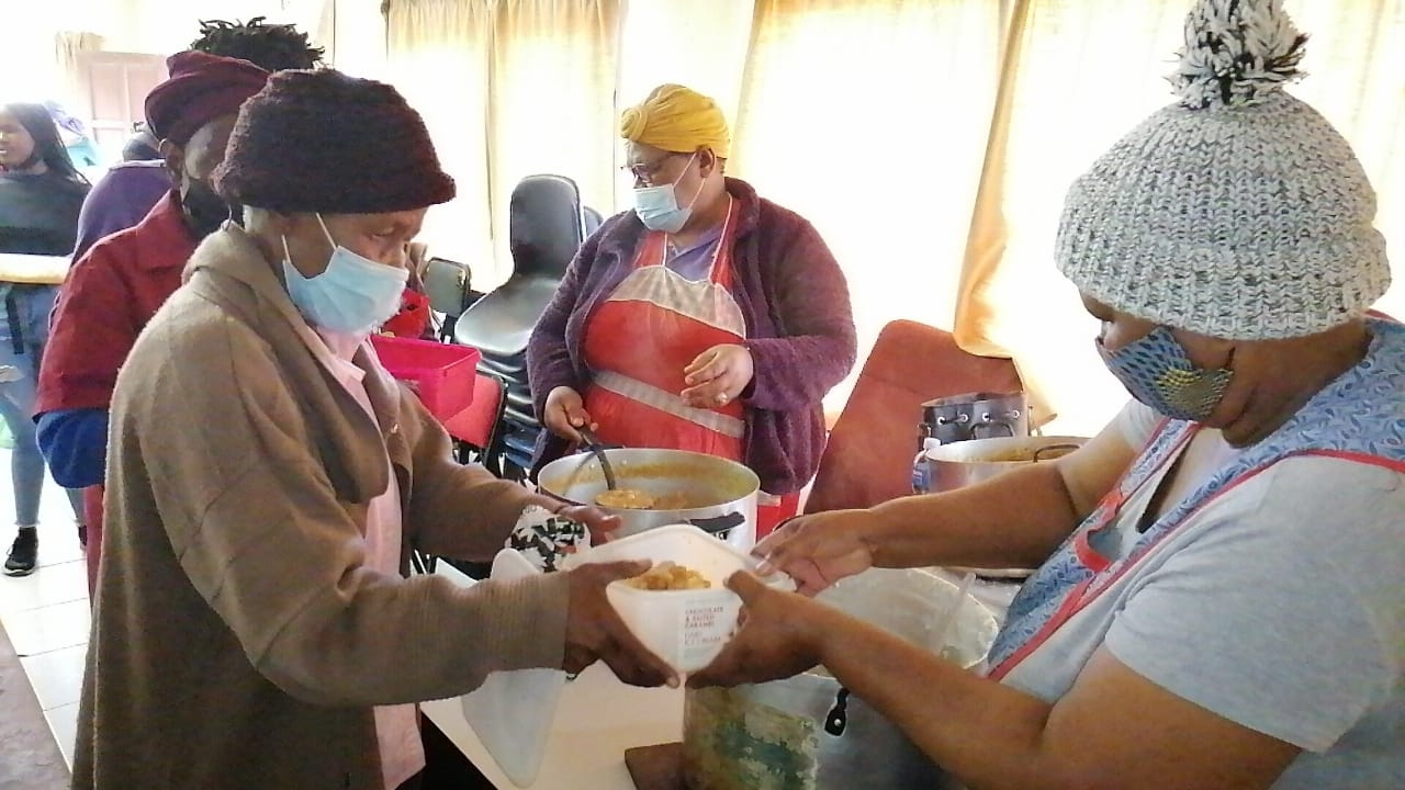 Volunteers preparing food for the Nemato community